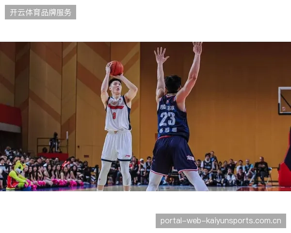 胡明轩季后赛状态回暖，在关键回合的攻防转换中展现出大心脏特质，险些助广东队翻盘